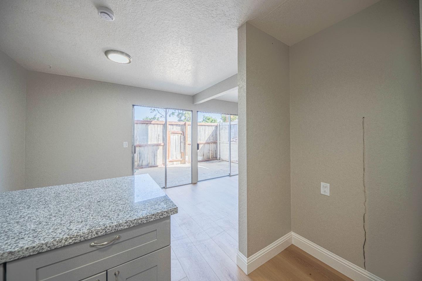 Detail Gallery Image 17 of 32 For 918 Acosta Plz #61,  Salinas,  CA 93905 - 3 Beds | 1/1 Baths