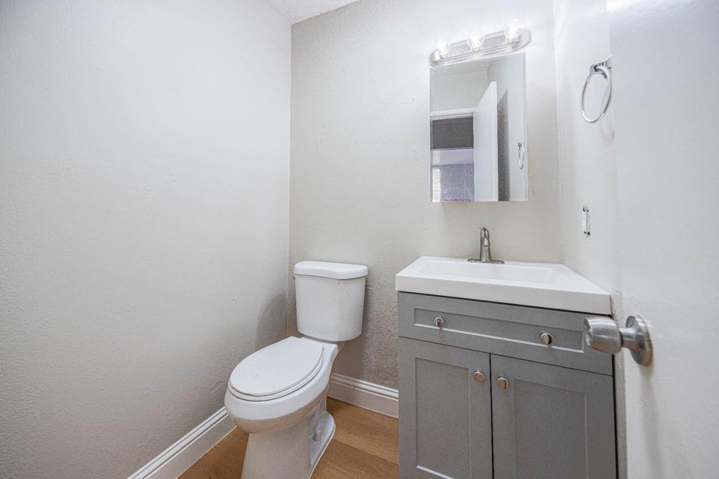 Detail Gallery Image 19 of 32 For 918 Acosta Plz #61,  Salinas,  CA 93905 - 3 Beds | 1/1 Baths