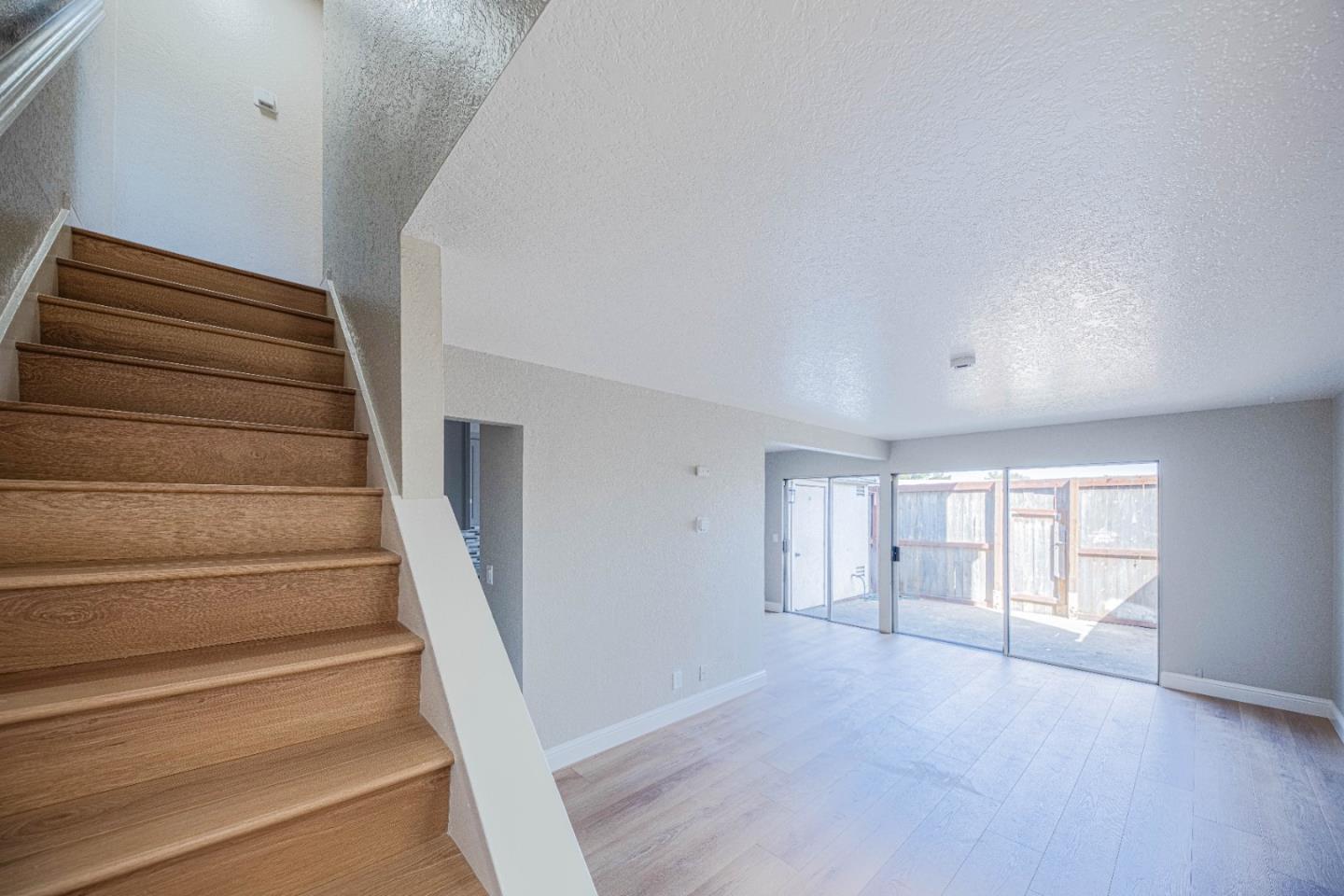 Detail Gallery Image 20 of 32 For 918 Acosta Plz #61,  Salinas,  CA 93905 - 3 Beds | 1/1 Baths