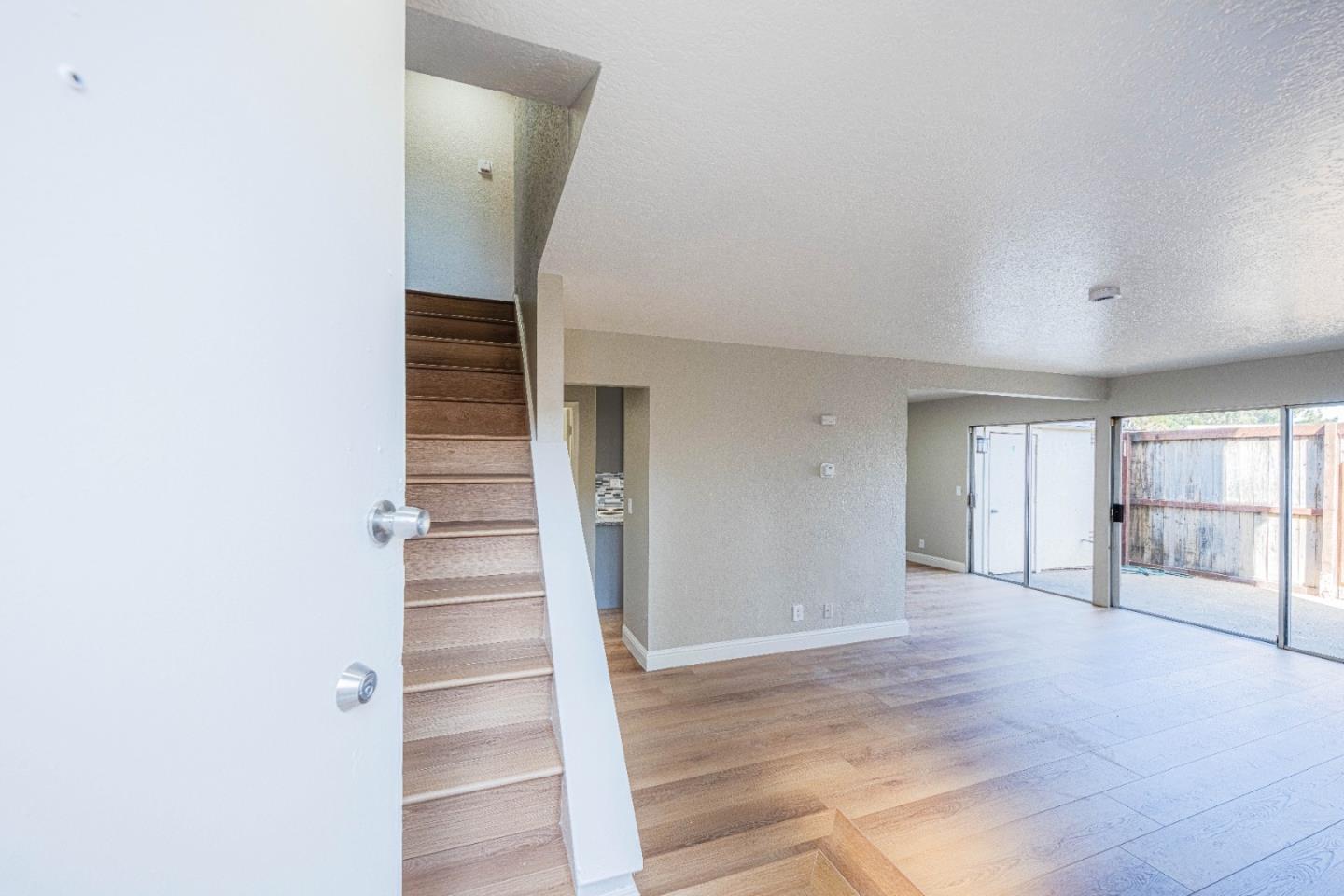 Detail Gallery Image 4 of 32 For 918 Acosta Plz #61,  Salinas,  CA 93905 - 3 Beds | 1/1 Baths