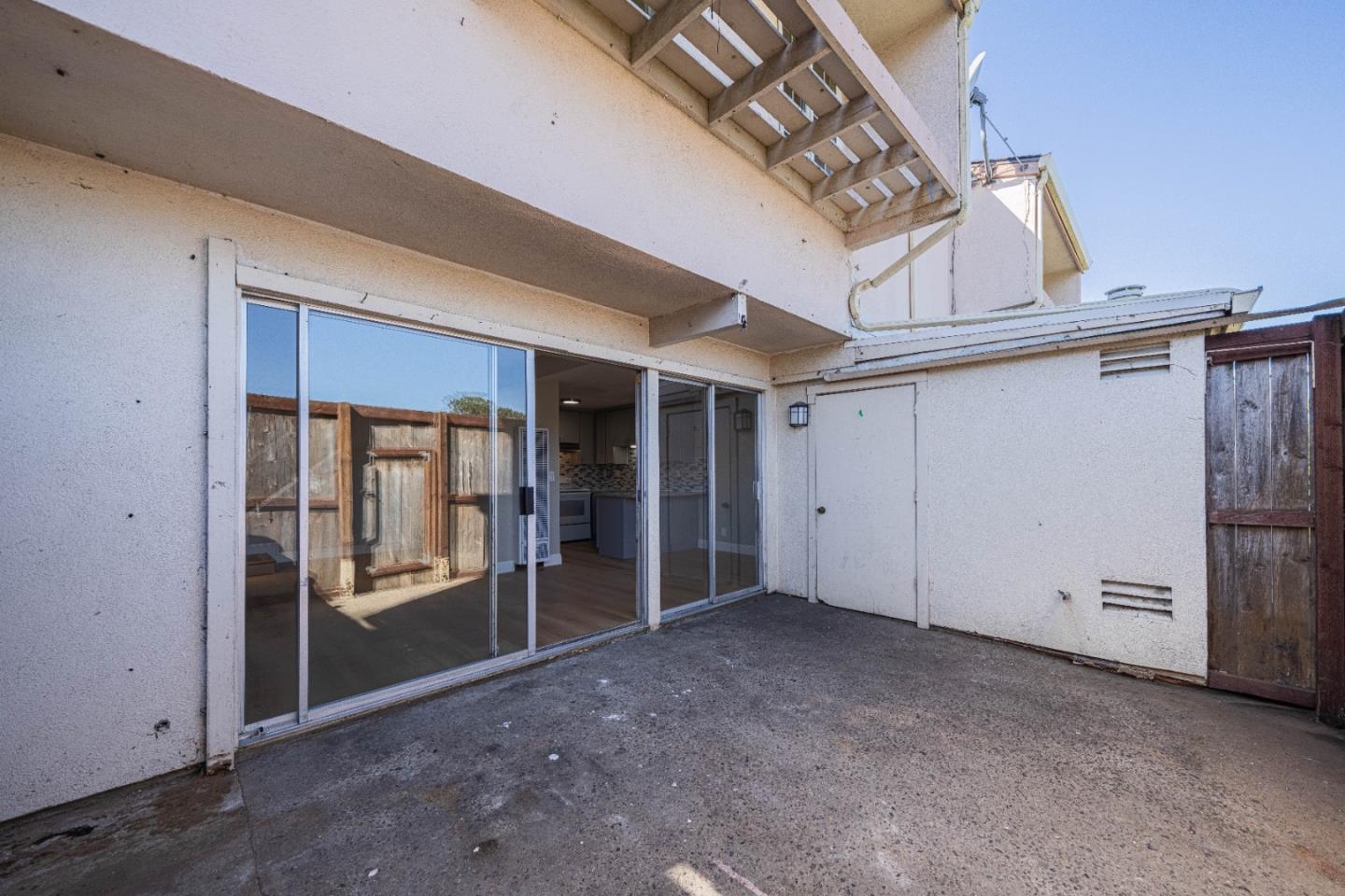 Detail Gallery Image 8 of 32 For 918 Acosta Plz #61,  Salinas,  CA 93905 - 3 Beds | 1/1 Baths