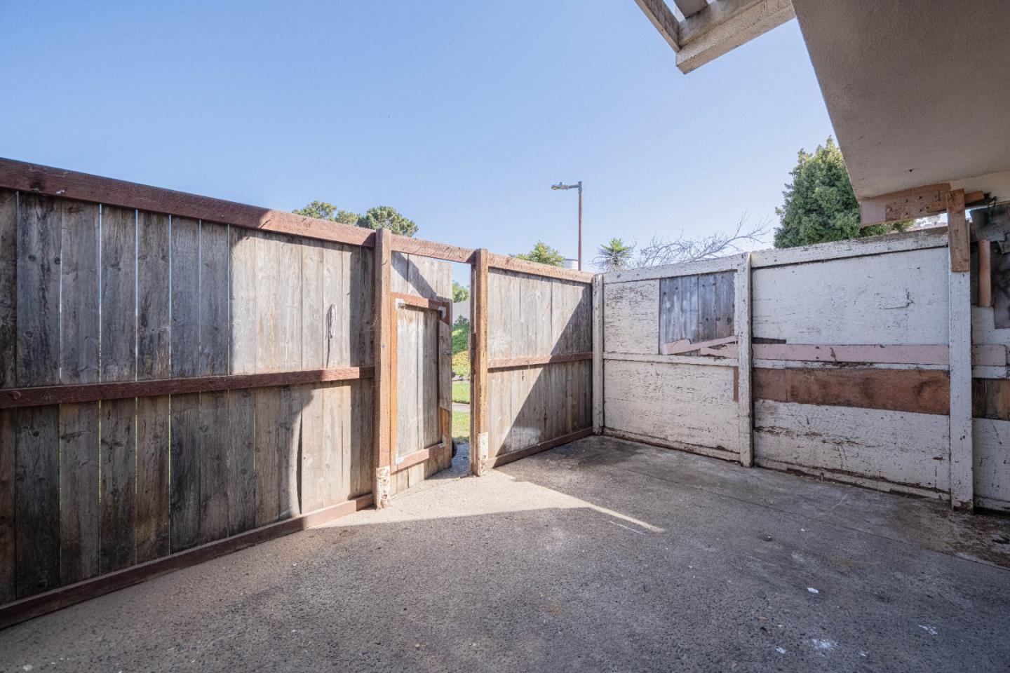 Detail Gallery Image 9 of 32 For 918 Acosta Plz #61,  Salinas,  CA 93905 - 3 Beds | 1/1 Baths