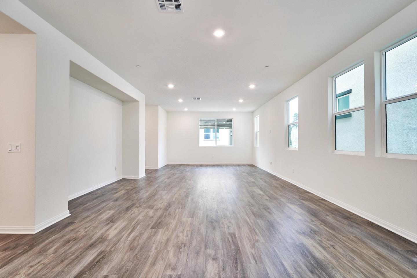 Detail Gallery Image 11 of 22 For 729 Daniel Freeman Cir, Inglewood,  CA 90301 - 4 Beds | 3/1 Baths