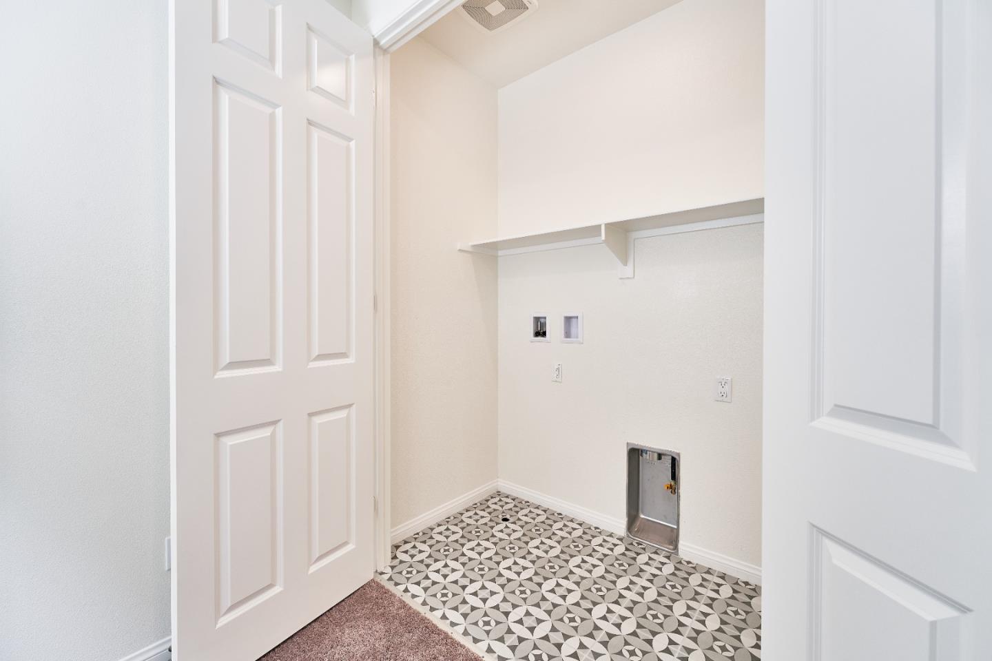 Detail Gallery Image 15 of 22 For 729 Daniel Freeman Cir, Inglewood,  CA 90301 - 4 Beds | 3/1 Baths