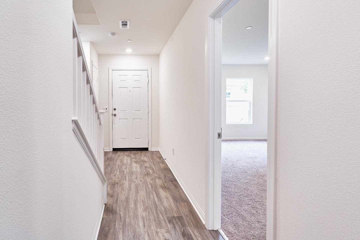 Detail Gallery Image 3 of 22 For 729 Daniel Freeman Cir, Inglewood,  CA 90301 - 4 Beds | 3/1 Baths