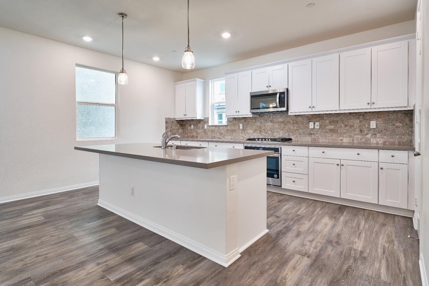 Detail Gallery Image 8 of 22 For 729 Daniel Freeman Cir, Inglewood,  CA 90301 - 4 Beds | 3/1 Baths