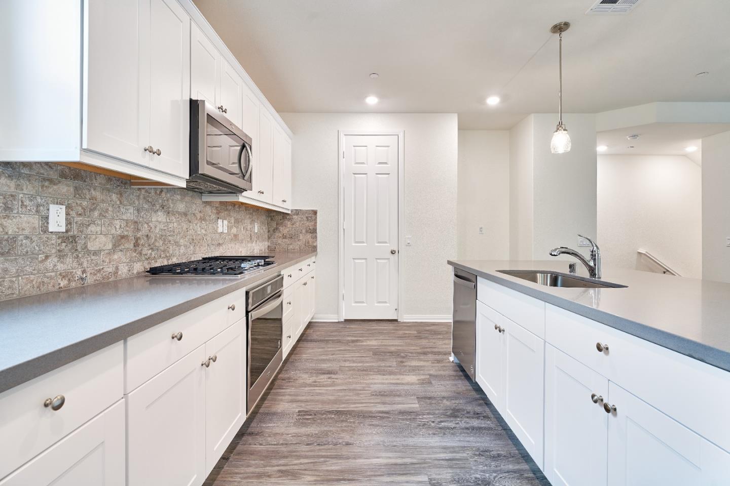 Detail Gallery Image 9 of 22 For 729 Daniel Freeman Cir, Inglewood,  CA 90301 - 4 Beds | 3/1 Baths