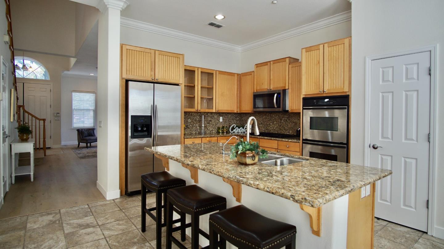 Detail Gallery Image 5 of 26 For 35990 Copper St, Union City,  CA 94587 - 5 Beds | 3 Baths