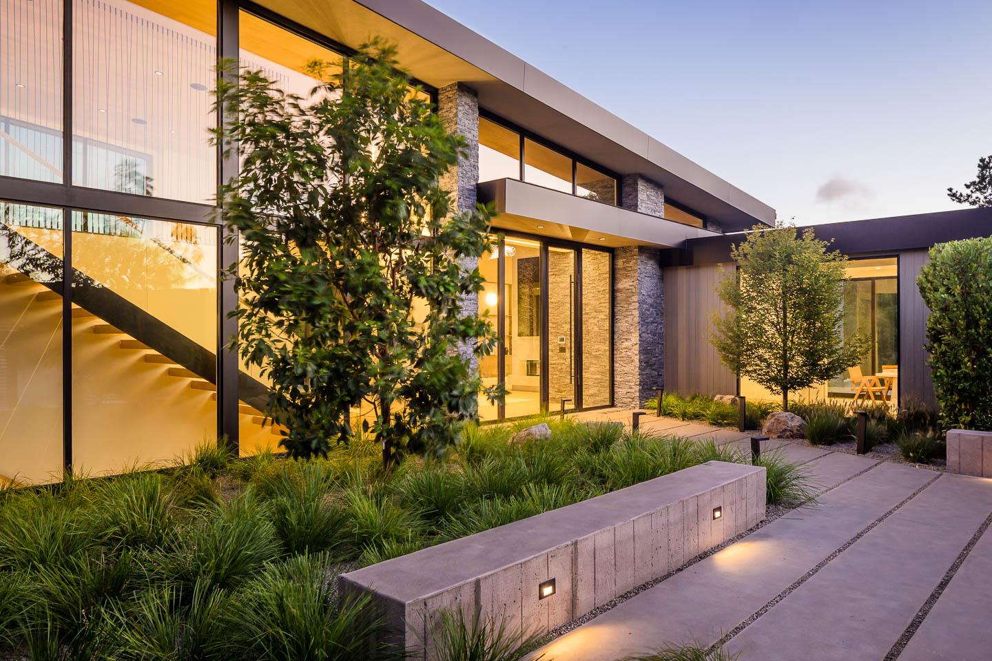 Detail Gallery Image 3 of 19 For 20 Pine Ct, Hillsborough,  CA 94010 - 5 Beds | 5/2 Baths