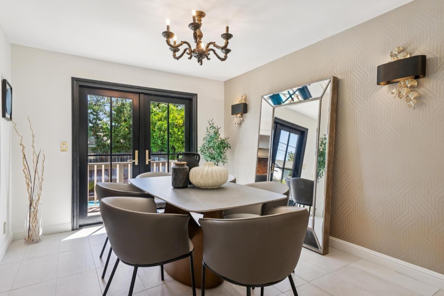 Detail Gallery Image 10 of 40 For 985 Capitola Way, Santa Clara,  CA 95051 - 5 Beds | 3/1 Baths