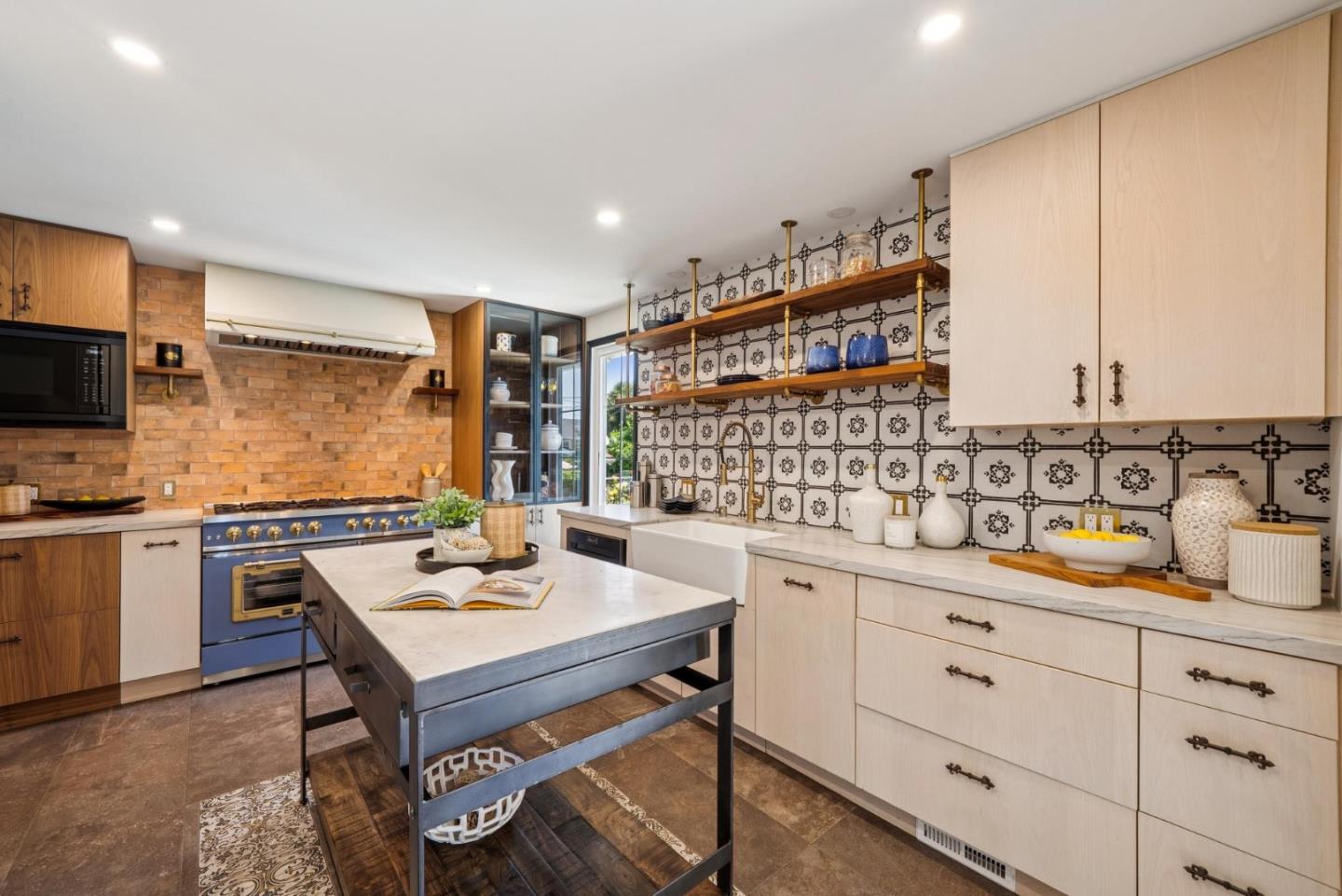 Detail Gallery Image 11 of 40 For 985 Capitola Way, Santa Clara,  CA 95051 - 5 Beds | 3/1 Baths