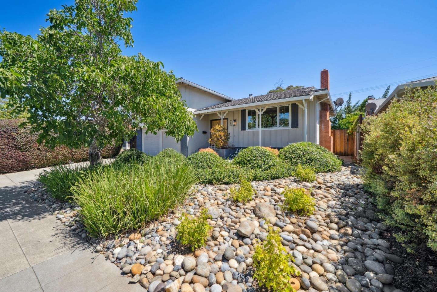 Detail Gallery Image 3 of 40 For 985 Capitola Way, Santa Clara,  CA 95051 - 5 Beds | 3/1 Baths