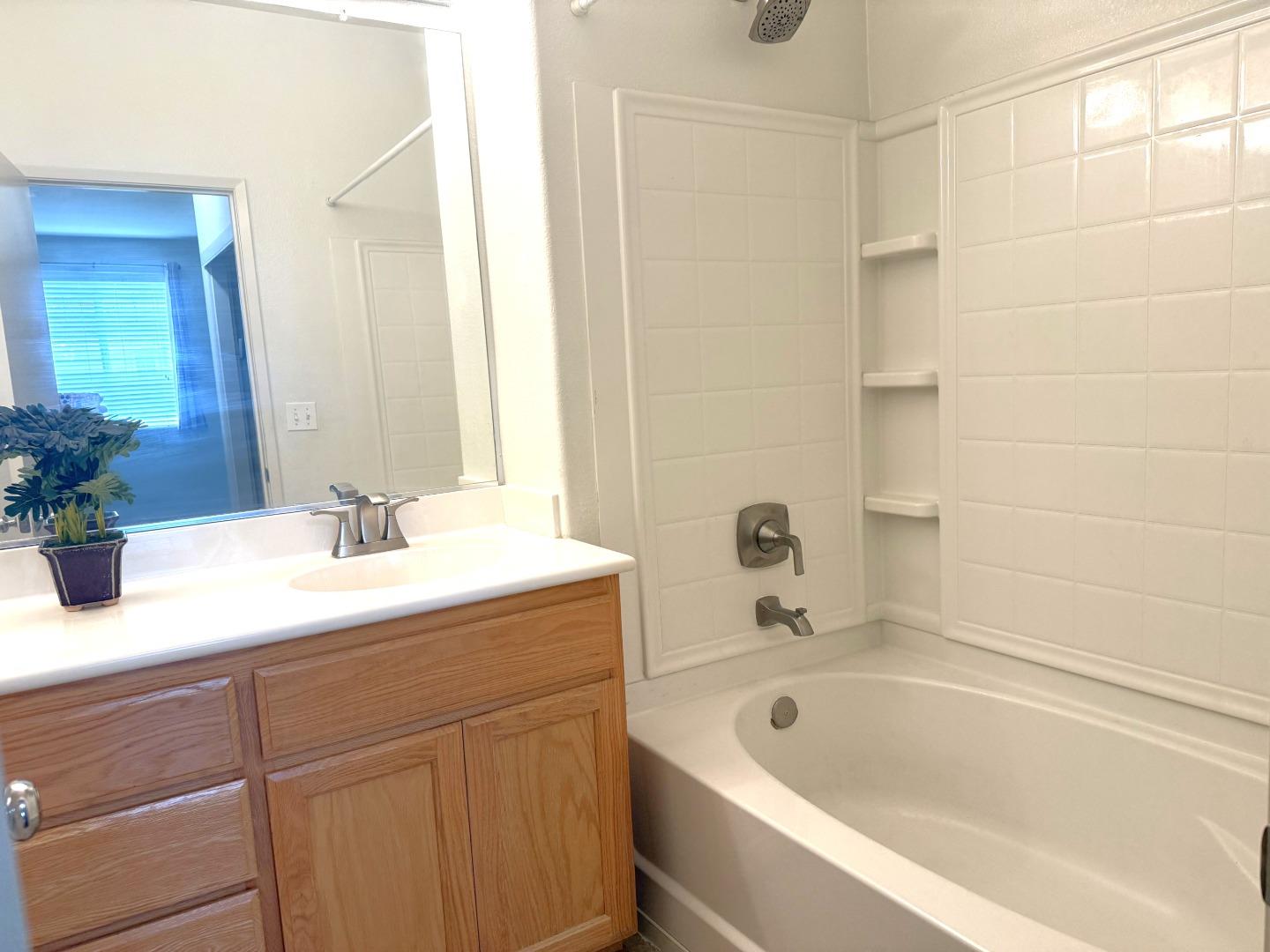 Detail Gallery Image 10 of 15 For 100 Vista Pointe Dr, Watsonville,  CA 95076 - 3 Beds | 2/1 Baths