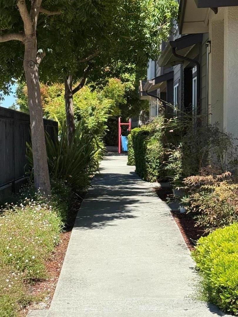 Detail Gallery Image 4 of 15 For 100 Vista Pointe Dr, Watsonville,  CA 95076 - 3 Beds | 2/1 Baths