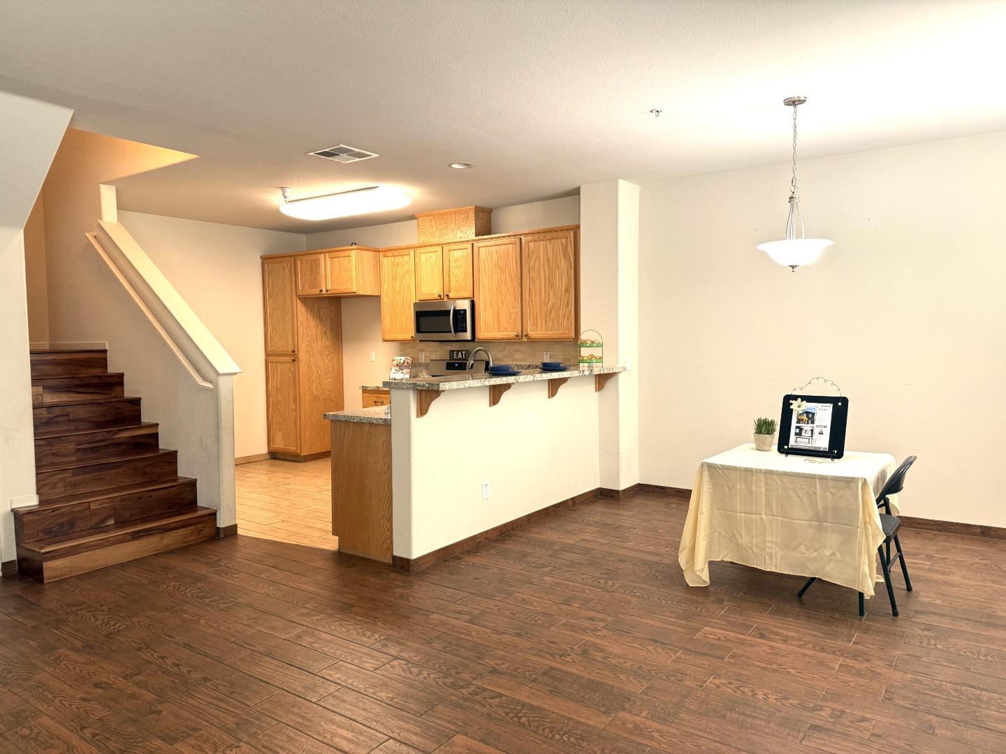 Detail Gallery Image 6 of 15 For 100 Vista Pointe Dr, Watsonville,  CA 95076 - 3 Beds | 2/1 Baths