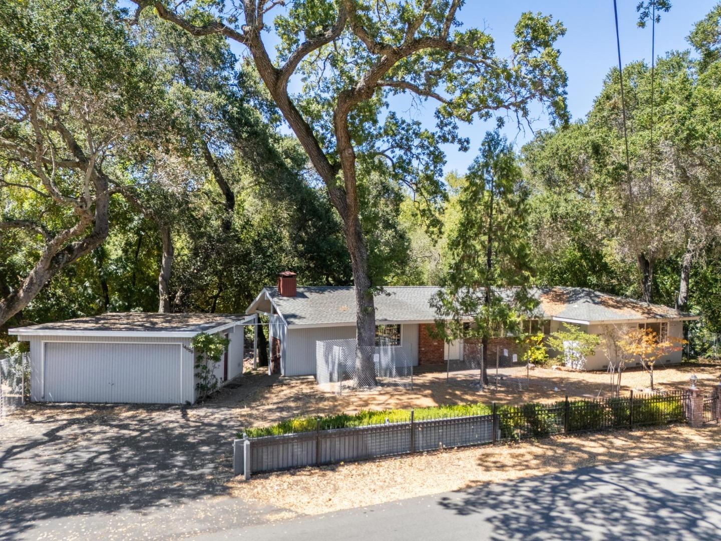 Detail Gallery Image 3 of 23 For 14835 Farwell Ave, Saratoga,  CA 95070 - 3 Beds | 2 Baths