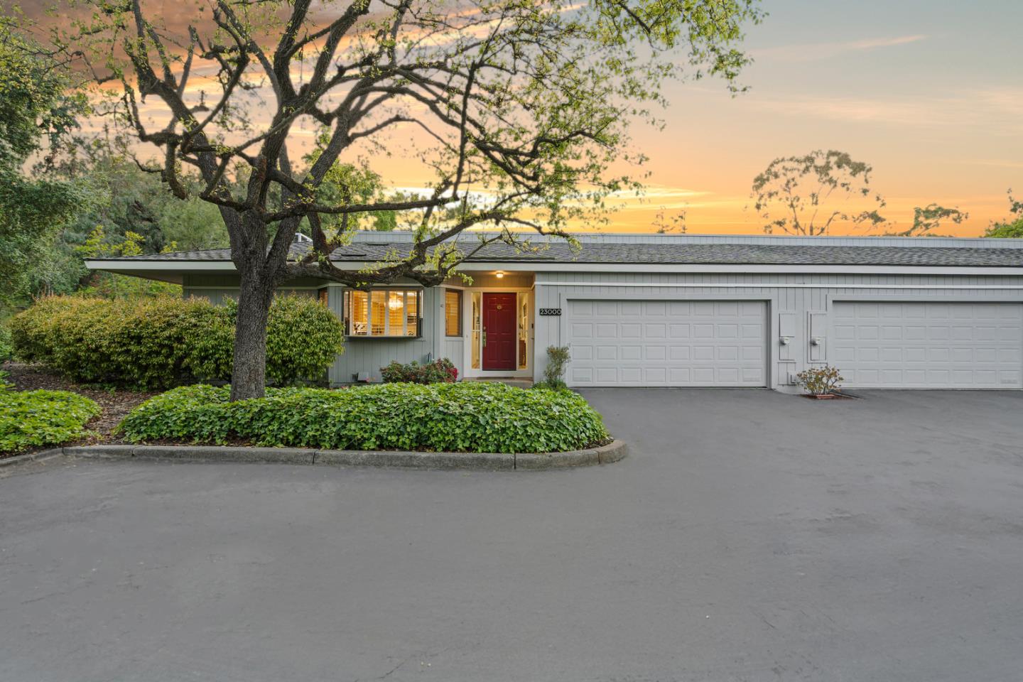 Detail Gallery Image 1 of 34 For 23000 Stonebridge, Cupertino,  CA 95014 - 3 Beds | 2 Baths