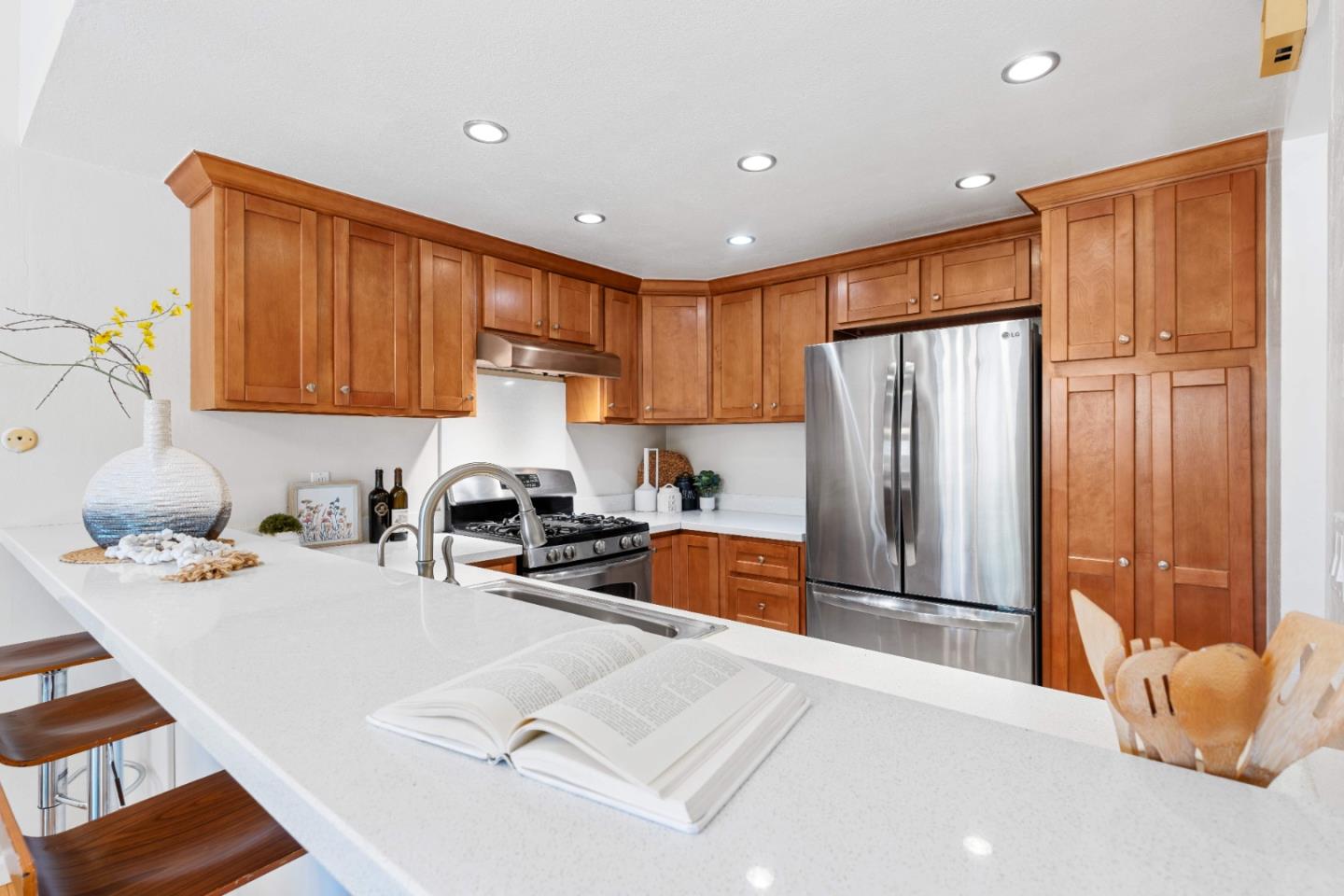 Detail Gallery Image 10 of 29 For 20192 Northcove Sq, Cupertino,  CA 95014 - 2 Beds | 2 Baths
