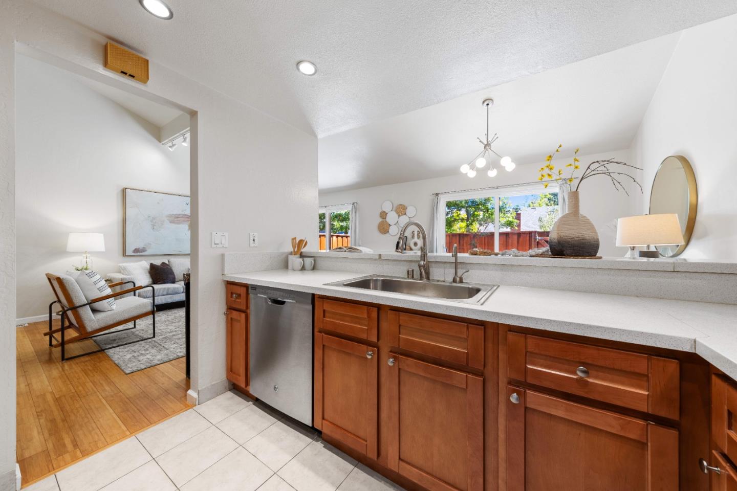 Detail Gallery Image 11 of 29 For 20192 Northcove Sq, Cupertino,  CA 95014 - 2 Beds | 2 Baths