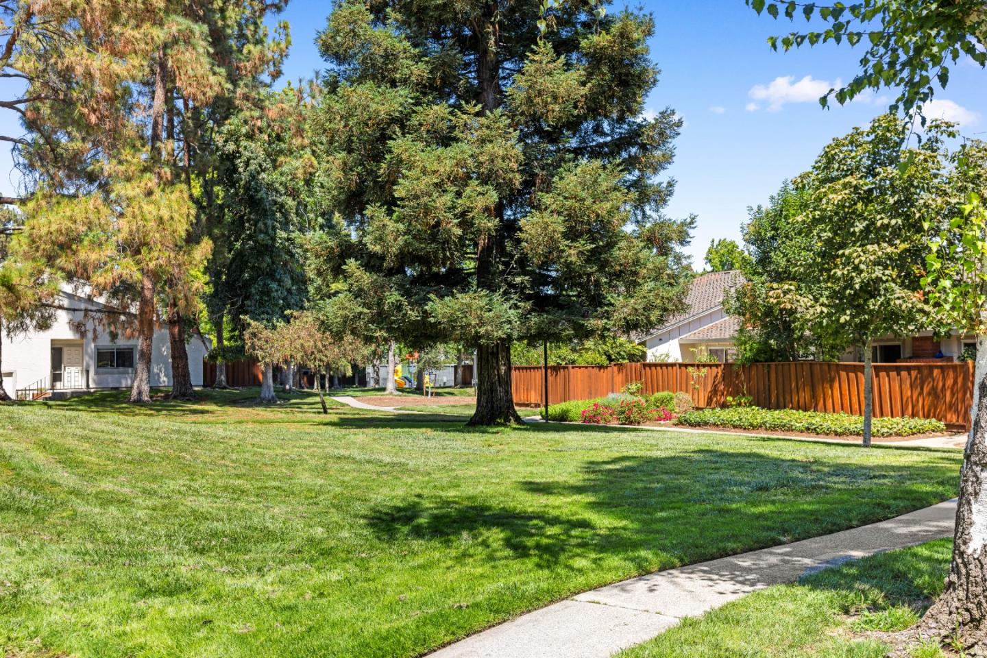 Detail Gallery Image 16 of 29 For 20192 Northcove Sq, Cupertino,  CA 95014 - 2 Beds | 2 Baths