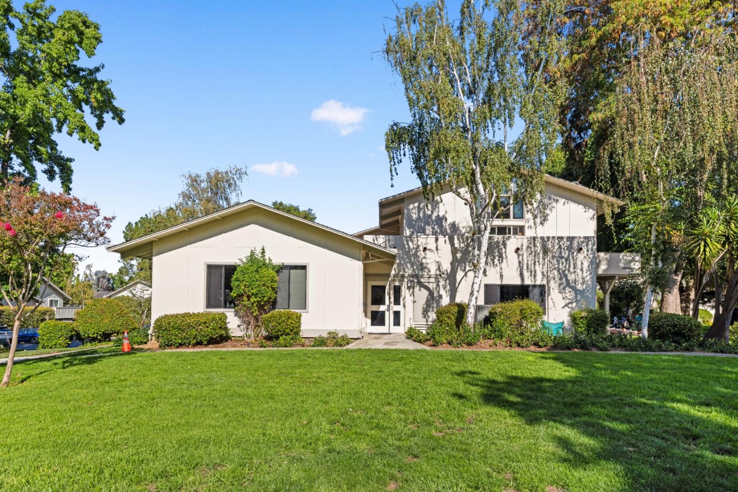 Detail Gallery Image 3 of 29 For 20192 Northcove Sq, Cupertino,  CA 95014 - 2 Beds | 2 Baths