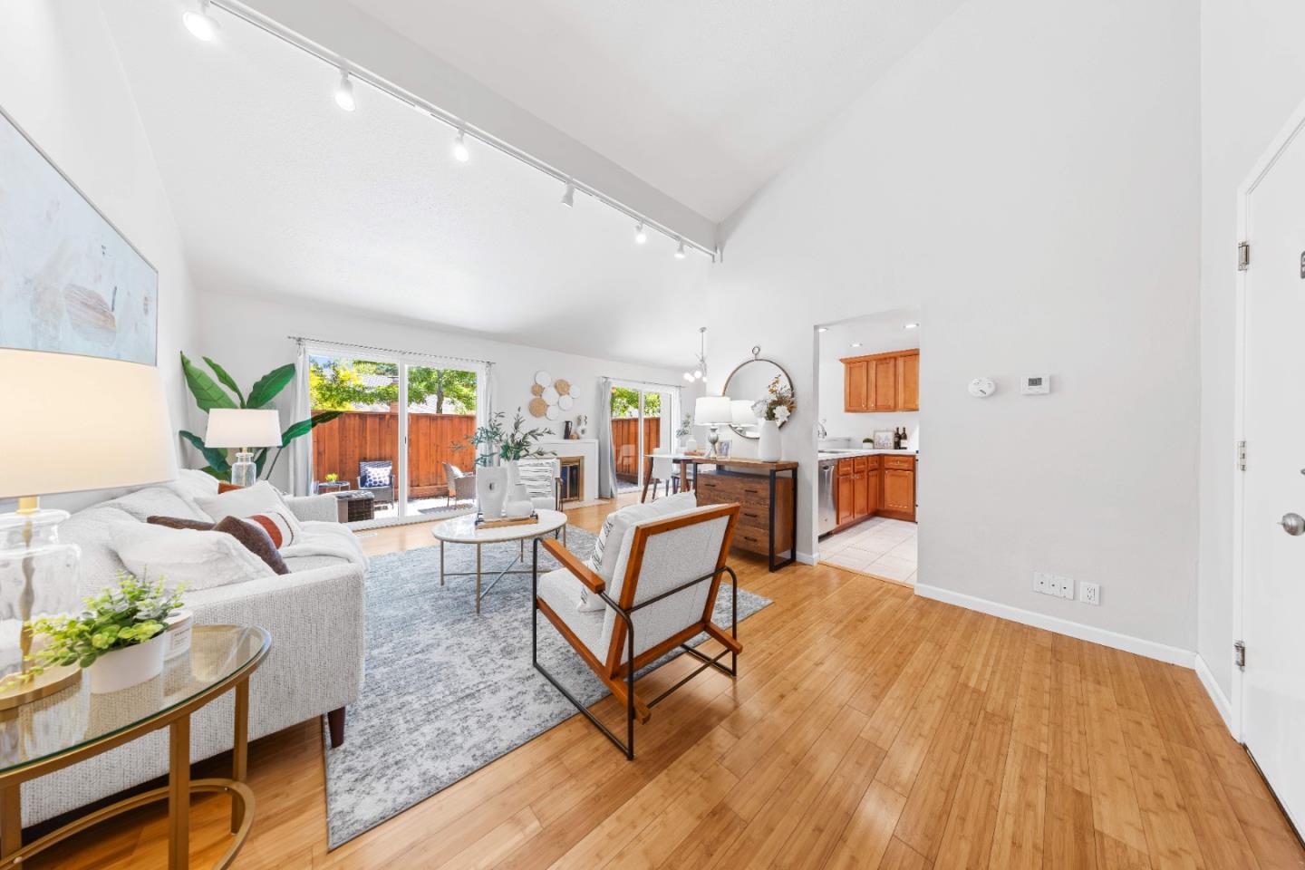 Detail Gallery Image 4 of 29 For 20192 Northcove Sq, Cupertino,  CA 95014 - 2 Beds | 2 Baths