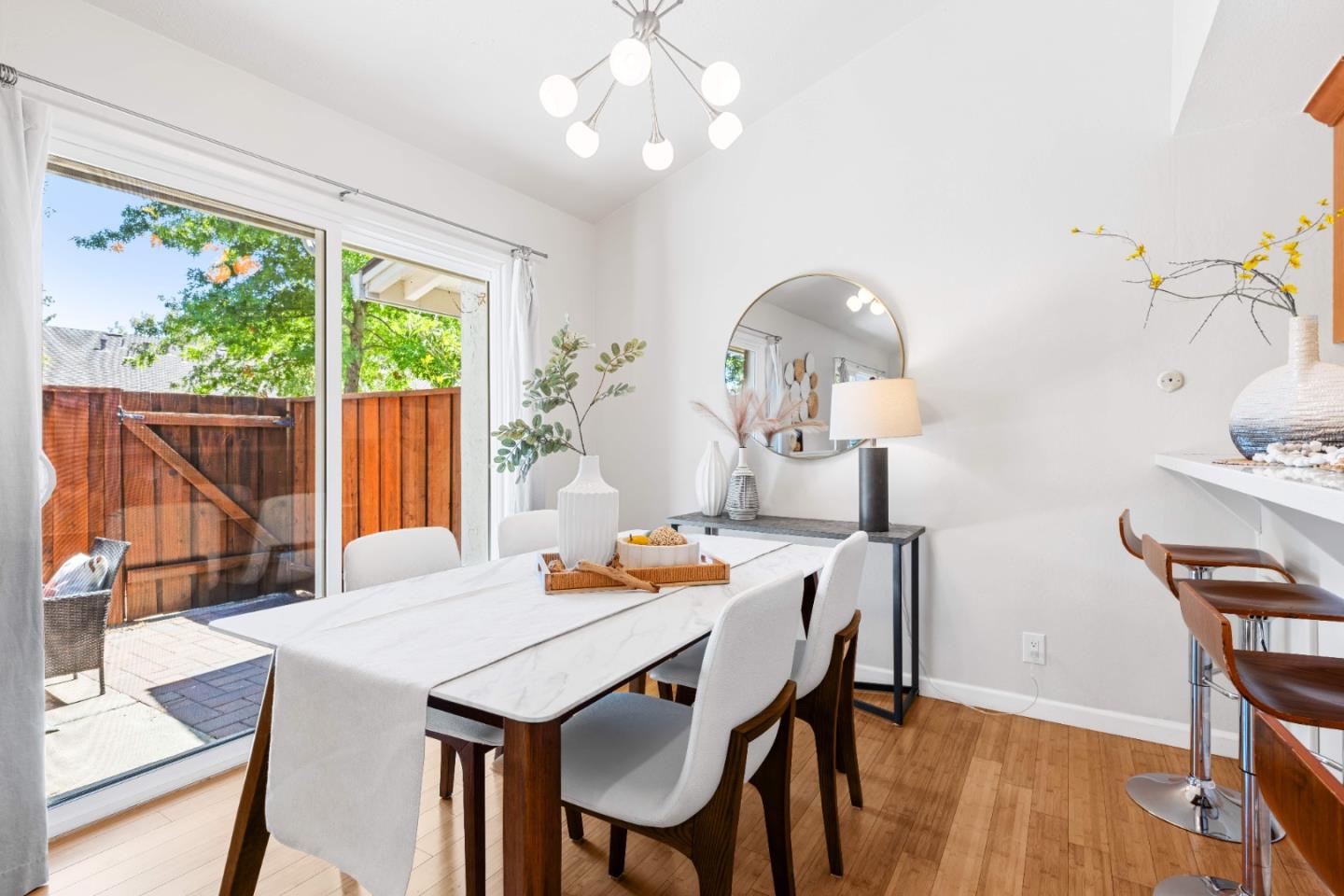 Detail Gallery Image 6 of 29 For 20192 Northcove Sq, Cupertino,  CA 95014 - 2 Beds | 2 Baths