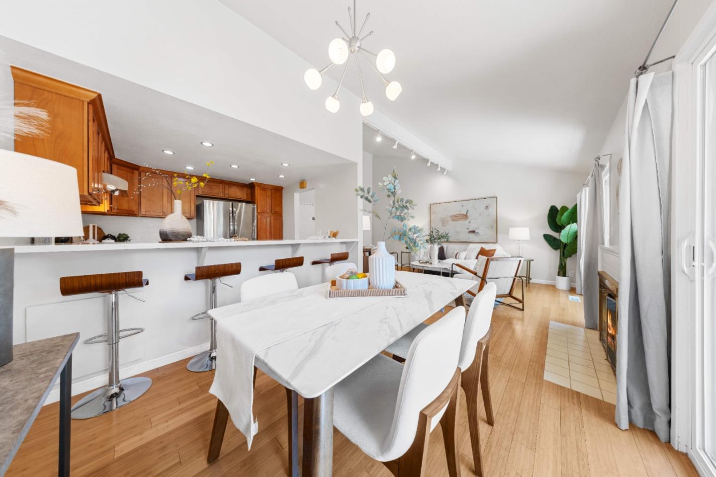 Detail Gallery Image 7 of 29 For 20192 Northcove Sq, Cupertino,  CA 95014 - 2 Beds | 2 Baths
