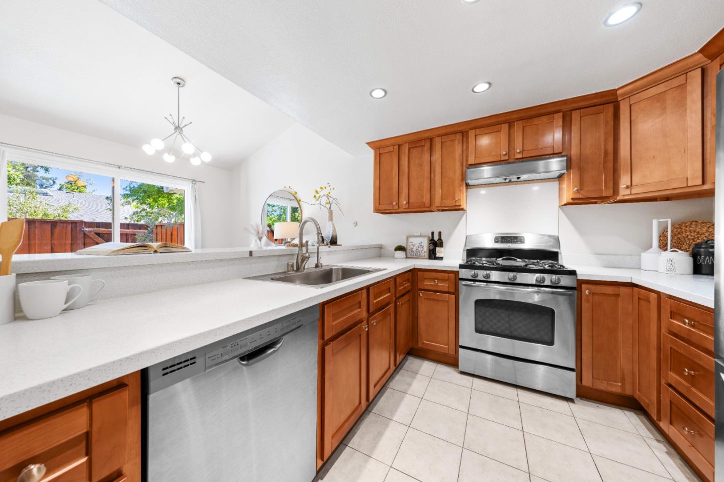 Detail Gallery Image 8 of 29 For 20192 Northcove Sq, Cupertino,  CA 95014 - 2 Beds | 2 Baths