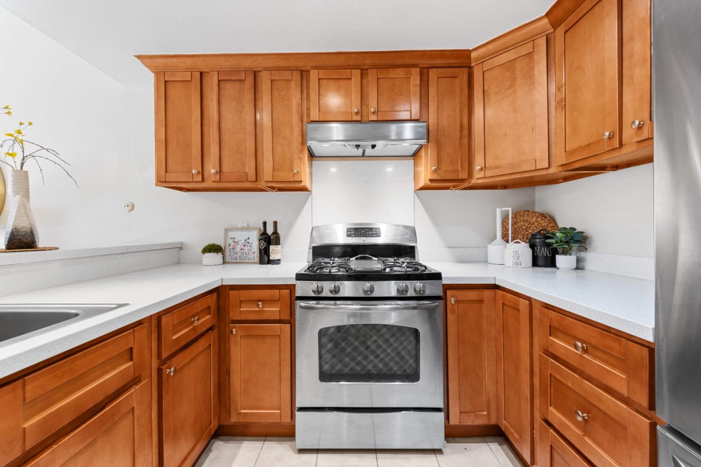 Detail Gallery Image 9 of 29 For 20192 Northcove Sq, Cupertino,  CA 95014 - 2 Beds | 2 Baths