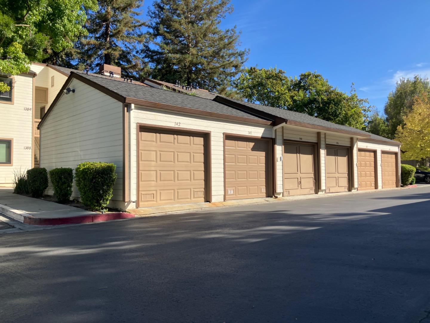 Detail Gallery Image 2 of 14 For 1391 Meadow Ridge Cir, San Jose,  CA 95131 - 2 Beds | 2 Baths
