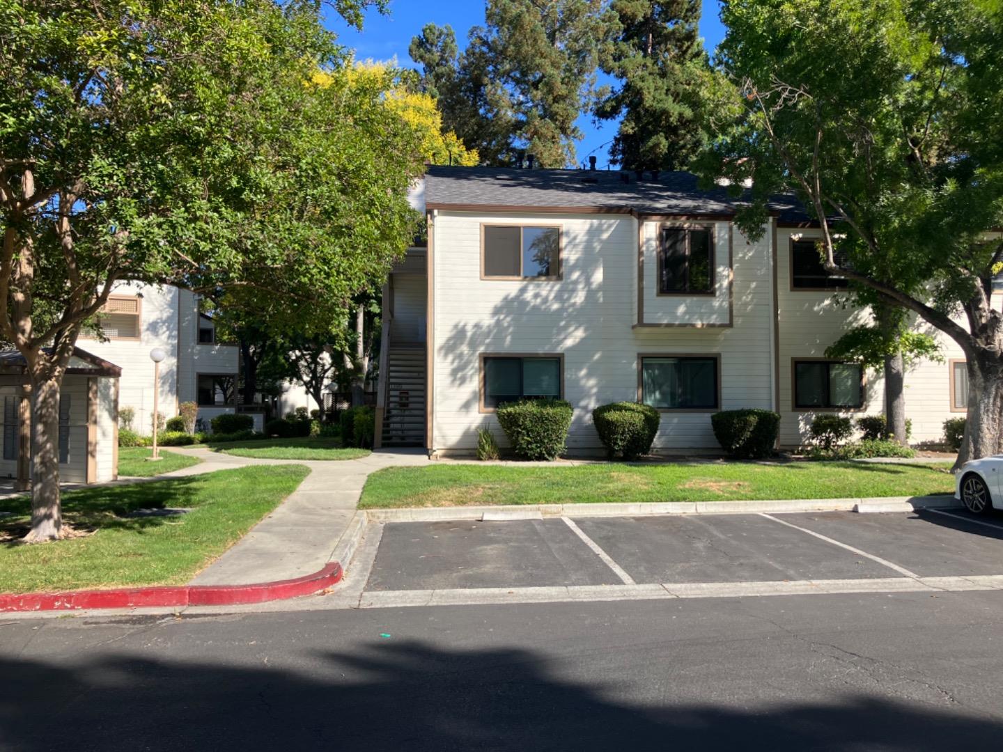Detail Gallery Image 3 of 14 For 1391 Meadow Ridge Cir, San Jose,  CA 95131 - 2 Beds | 2 Baths