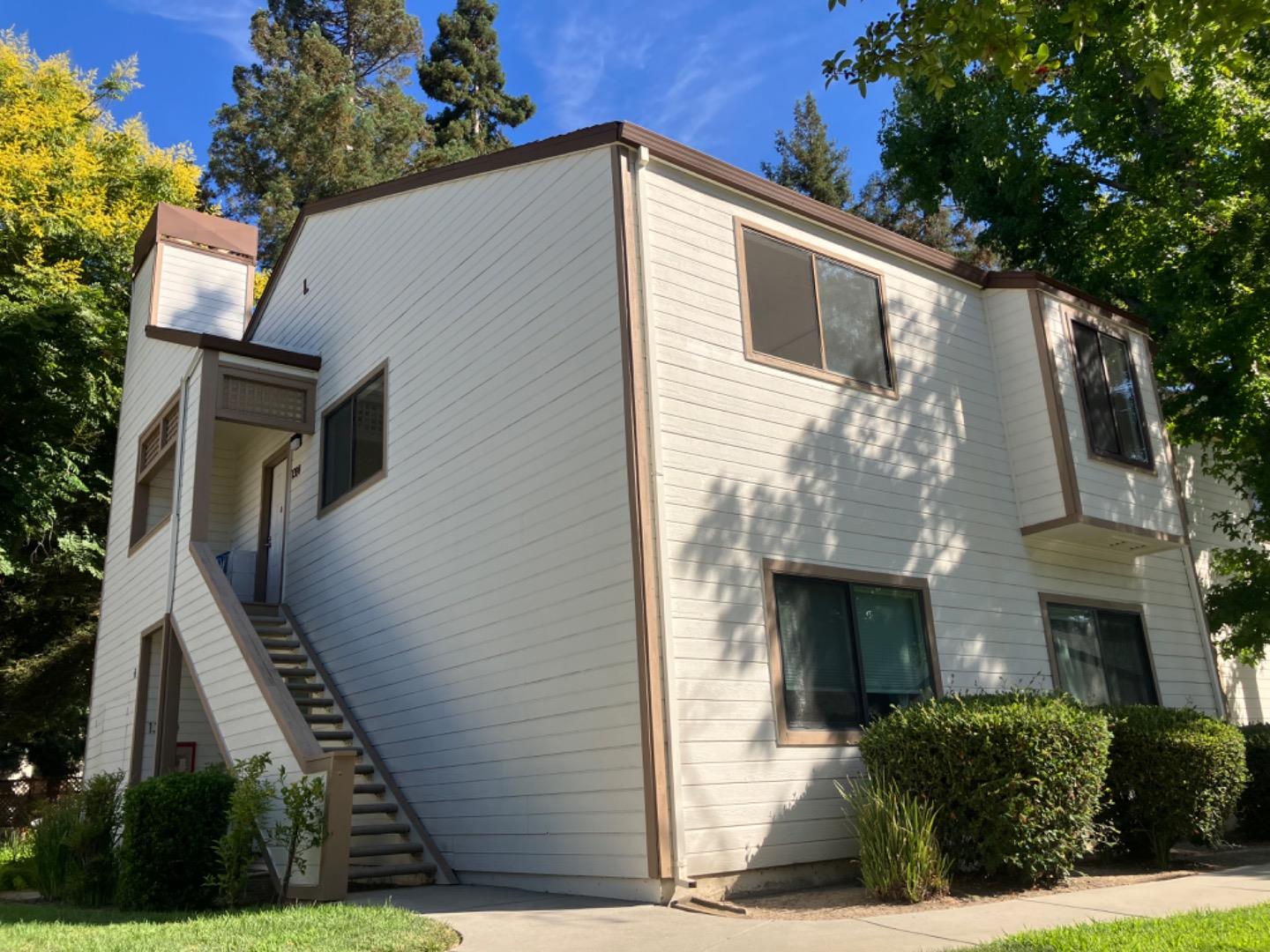 Detail Gallery Image 5 of 14 For 1391 Meadow Ridge Cir, San Jose,  CA 95131 - 2 Beds | 2 Baths