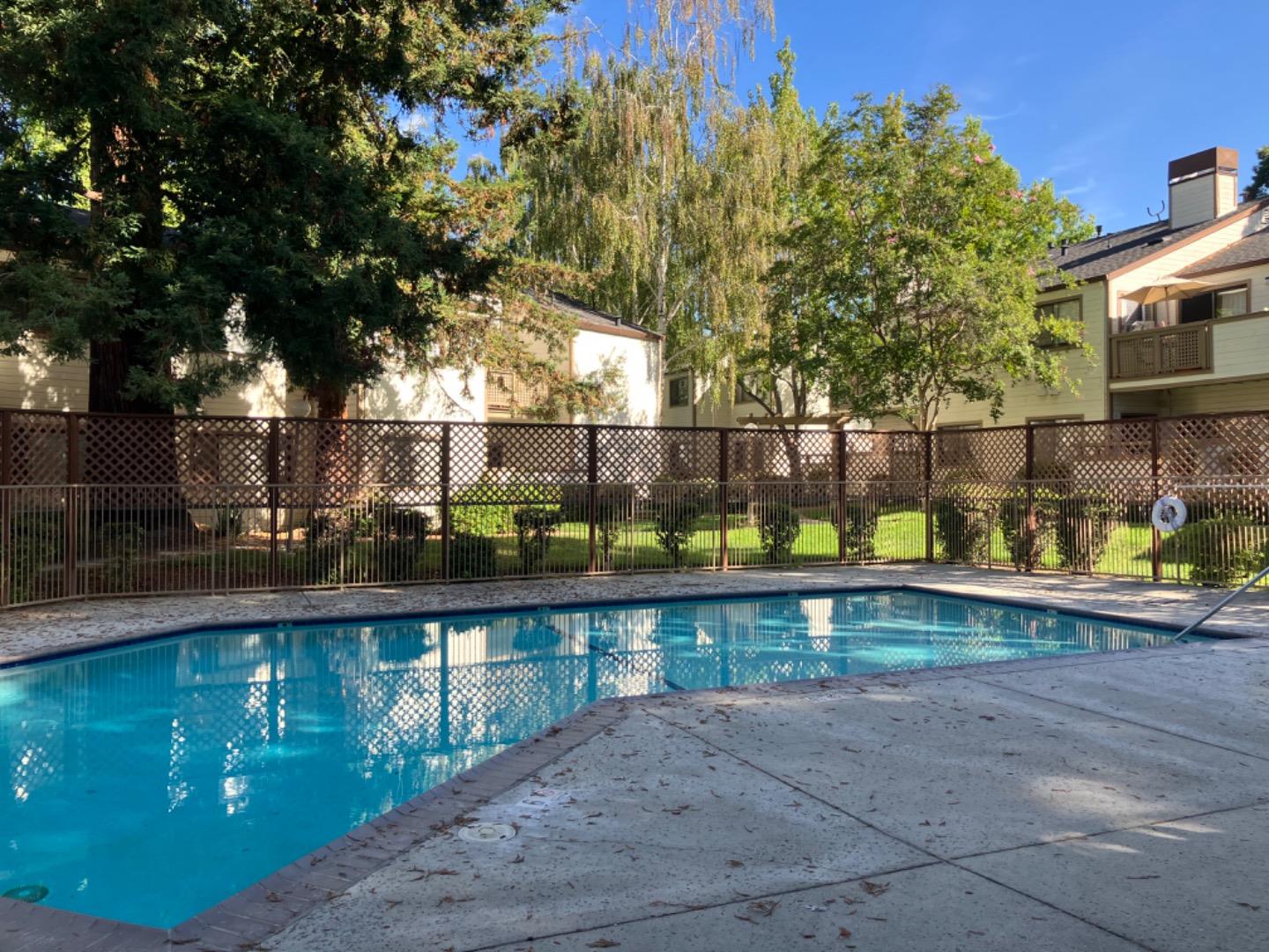 Detail Gallery Image 6 of 14 For 1391 Meadow Ridge Cir, San Jose,  CA 95131 - 2 Beds | 2 Baths
