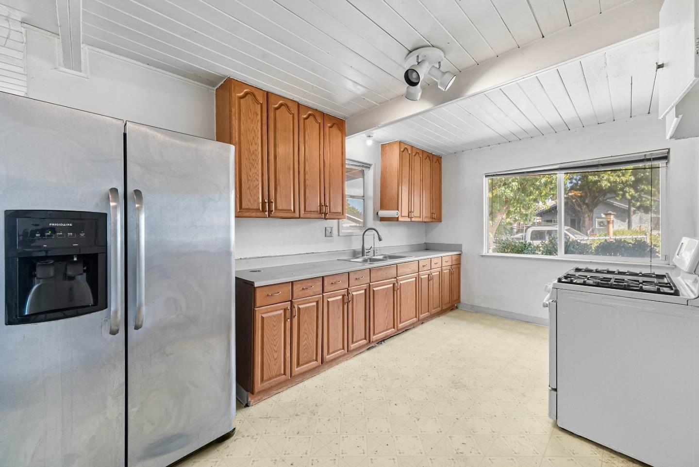 Detail Gallery Image 9 of 38 For 10281 Murtha Dr, San Jose,  CA 95127 - 4 Beds | 2 Baths