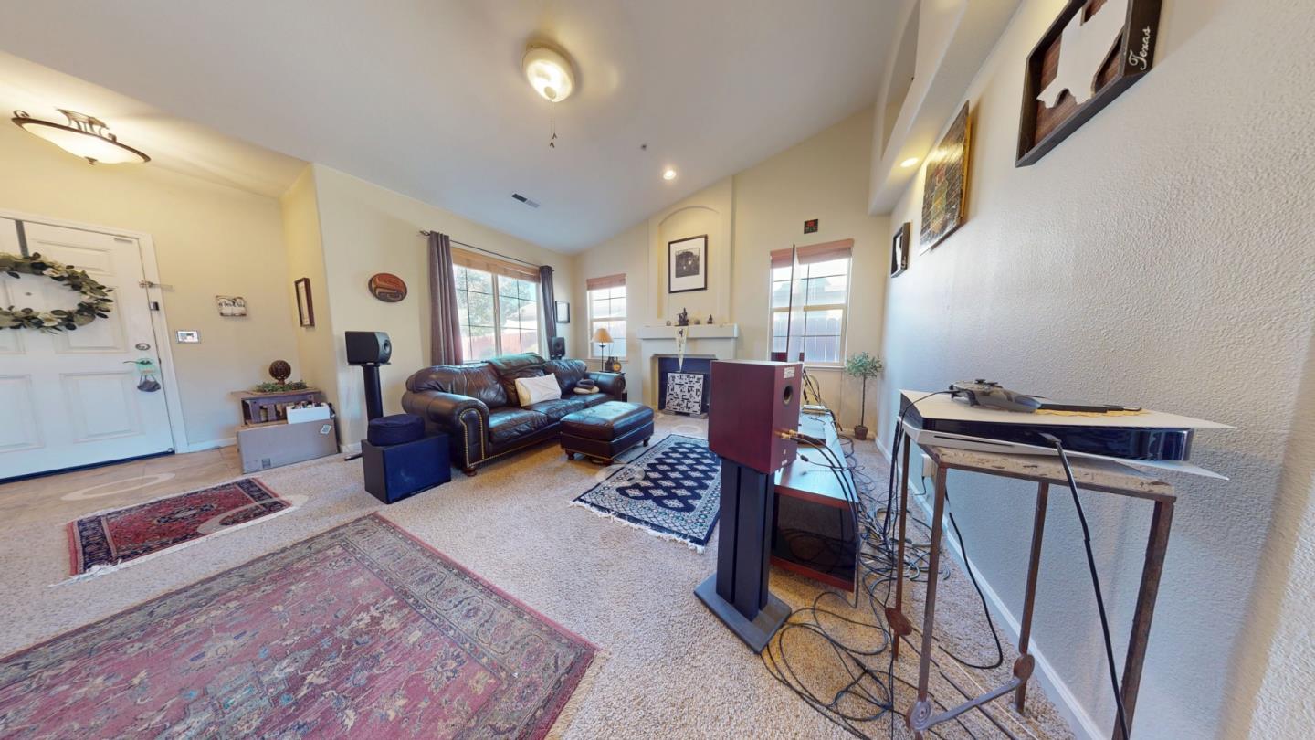 Detail Gallery Image 5 of 31 For 223 Apple Ave, Greenfield,  CA 93927 - 3 Beds | 2 Baths