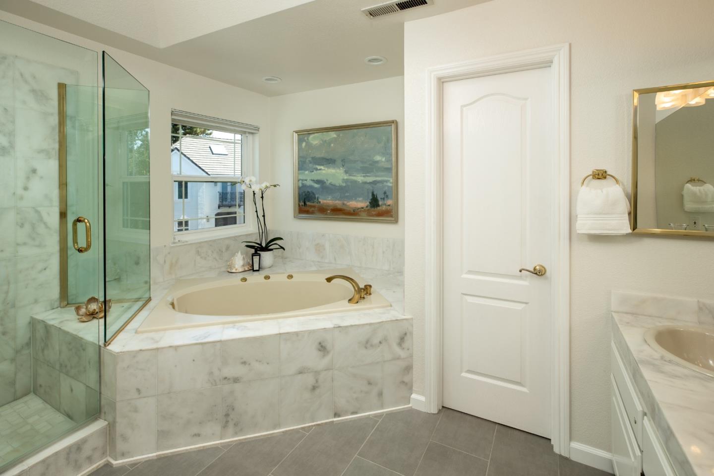 Detail Gallery Image 13 of 26 For 560 9th Ave, Menlo Park,  CA 94025 - 4 Beds | 3 Baths