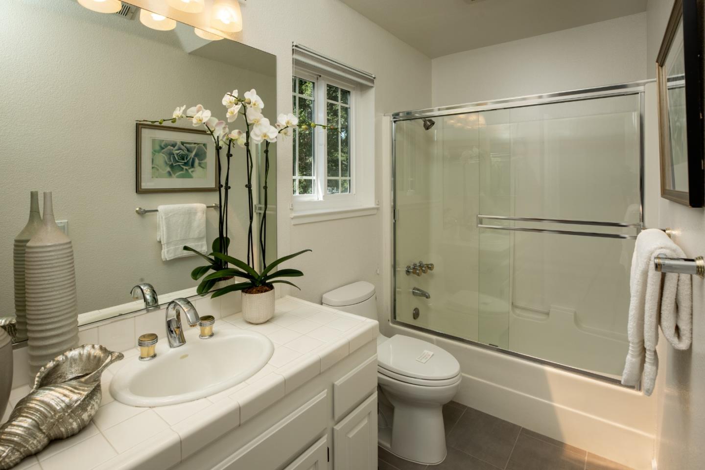 Detail Gallery Image 17 of 26 For 560 9th Ave, Menlo Park,  CA 94025 - 4 Beds | 3 Baths