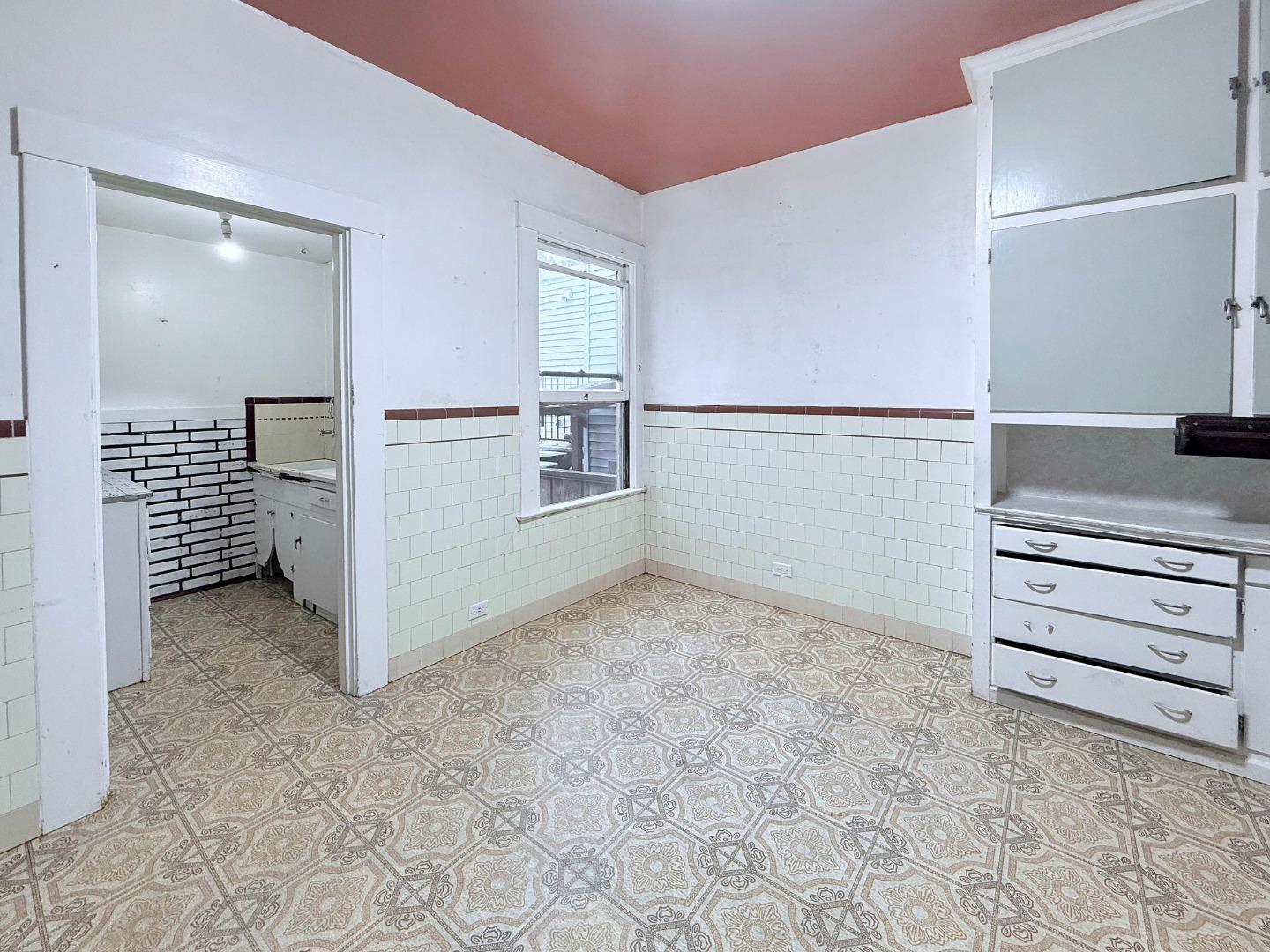 Detail Gallery Image 11 of 19 For 736 Lisbon St, San Francisco,  CA 94112 - 2 Beds | 1 Baths