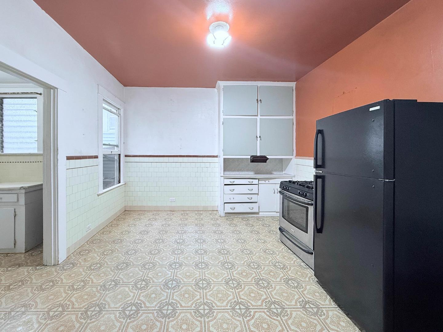 Detail Gallery Image 8 of 19 For 736 Lisbon St, San Francisco,  CA 94112 - 2 Beds | 1 Baths