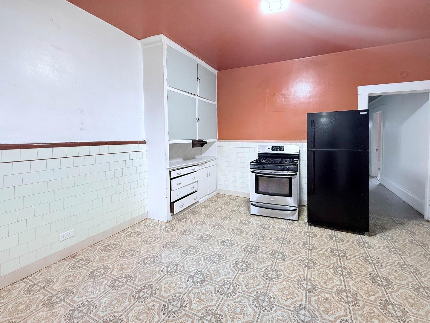 Detail Gallery Image 9 of 19 For 736 Lisbon St, San Francisco,  CA 94112 - 2 Beds | 1 Baths