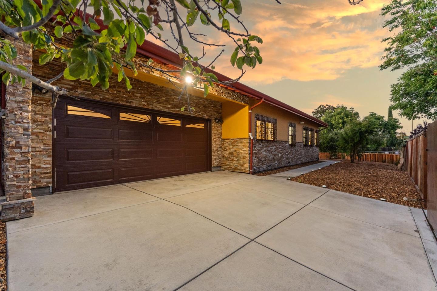 Detail Gallery Image 13 of 61 For 2536 Amethyst Dr, Santa Clara,  CA 95051 - 4 Beds | 3 Baths