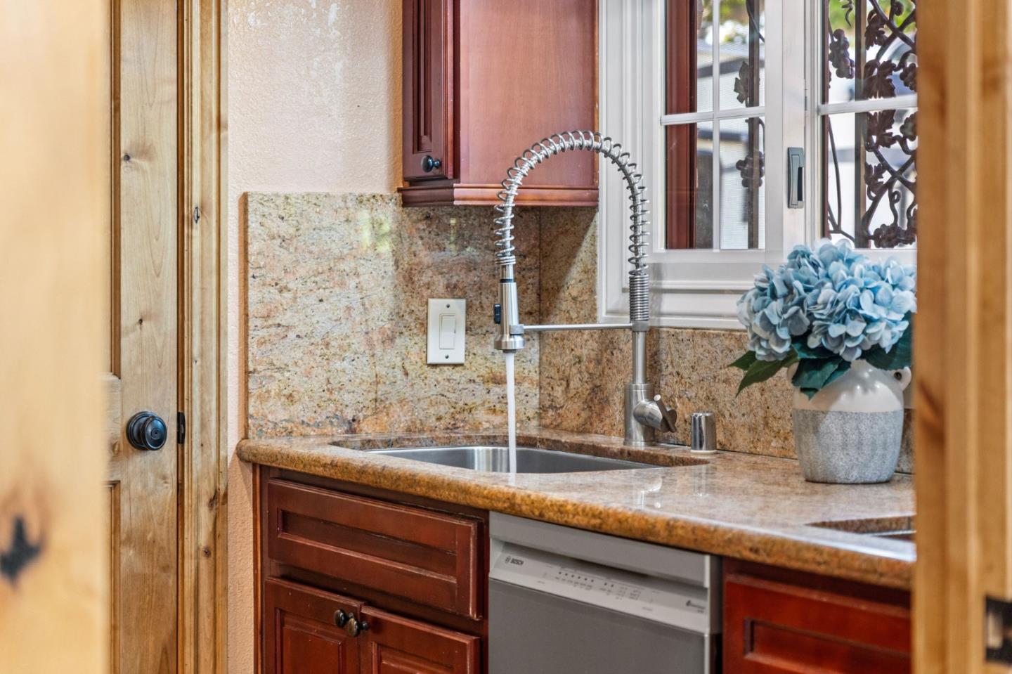 Detail Gallery Image 18 of 61 For 2536 Amethyst Dr, Santa Clara,  CA 95051 - 4 Beds | 3 Baths