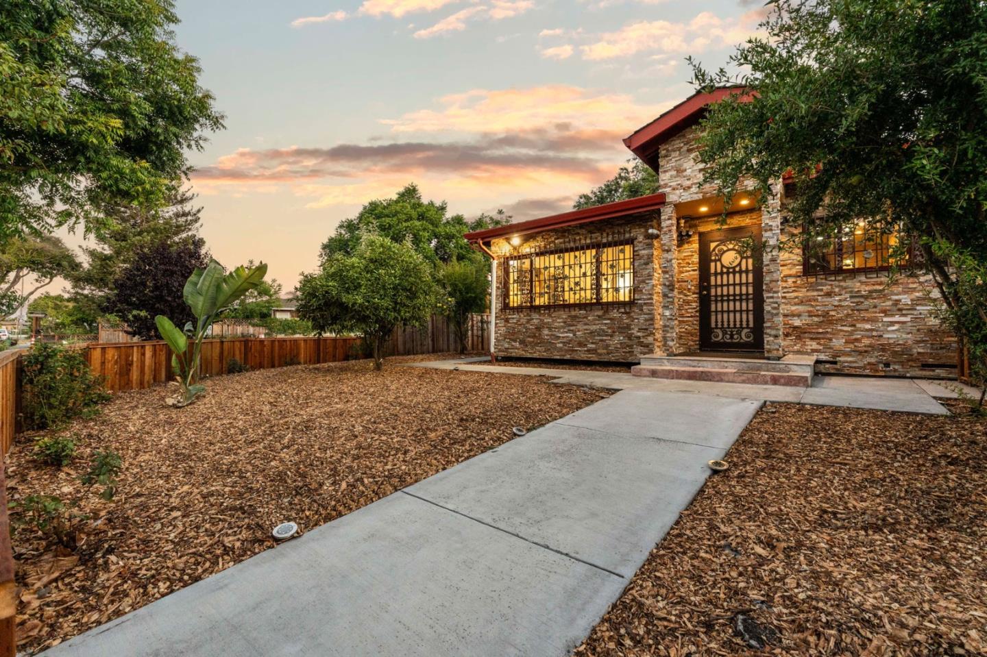 Detail Gallery Image 3 of 61 For 2536 Amethyst Dr, Santa Clara,  CA 95051 - 4 Beds | 3 Baths