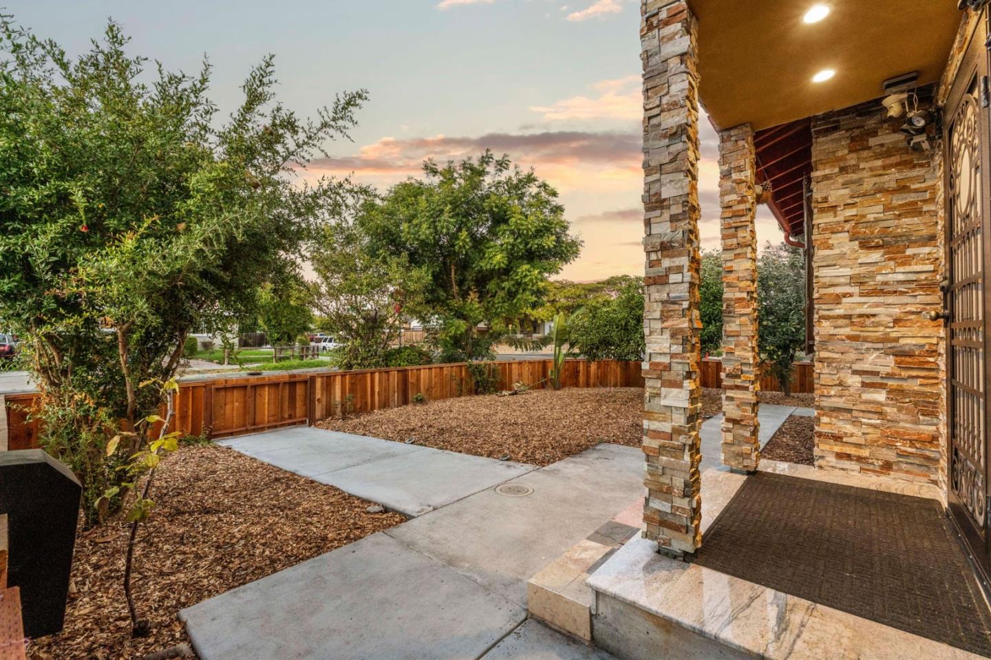 Detail Gallery Image 5 of 61 For 2536 Amethyst Dr, Santa Clara,  CA 95051 - 4 Beds | 3 Baths