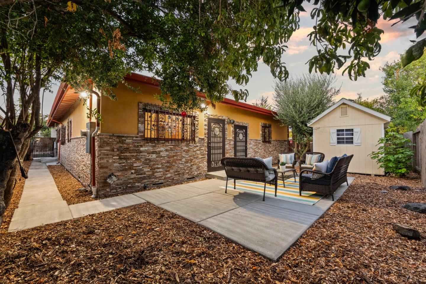 Detail Gallery Image 9 of 61 For 2536 Amethyst Dr, Santa Clara,  CA 95051 - 4 Beds | 3 Baths