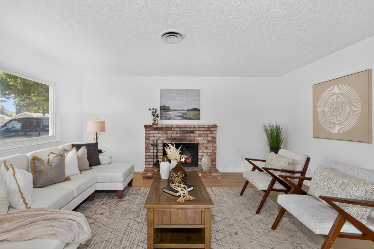 Detail Gallery Image 2 of 12 For 909 Guava Dr, Modesto,  CA 95356 - 3 Beds | 2 Baths