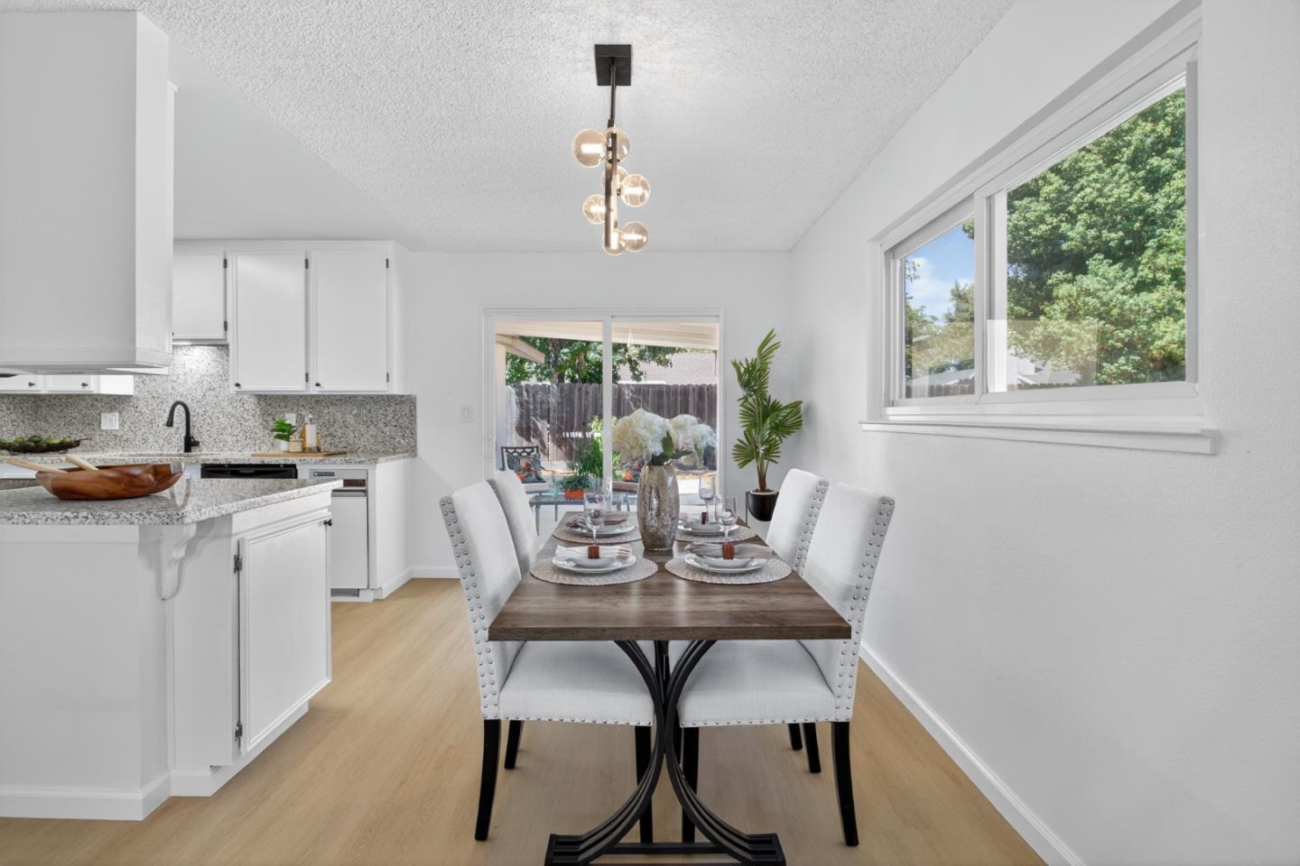 Detail Gallery Image 3 of 12 For 909 Guava Dr, Modesto,  CA 95356 - 3 Beds | 2 Baths