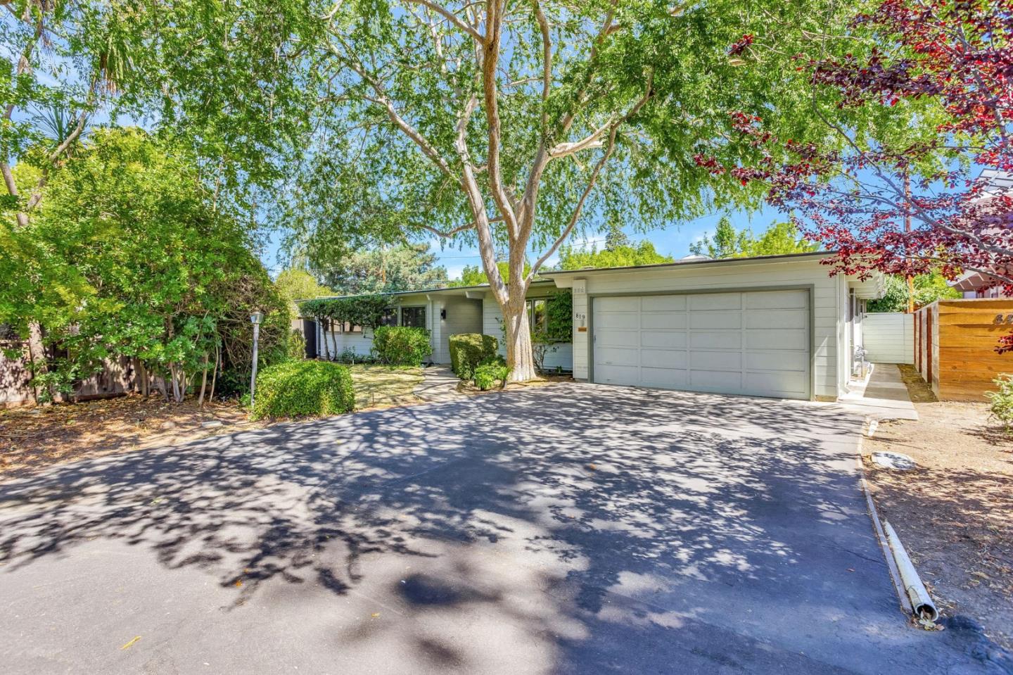 Detail Gallery Image 2 of 35 For 819 La Jennifer Way, Palo Alto,  CA 94306 - 4 Beds | 3 Baths
