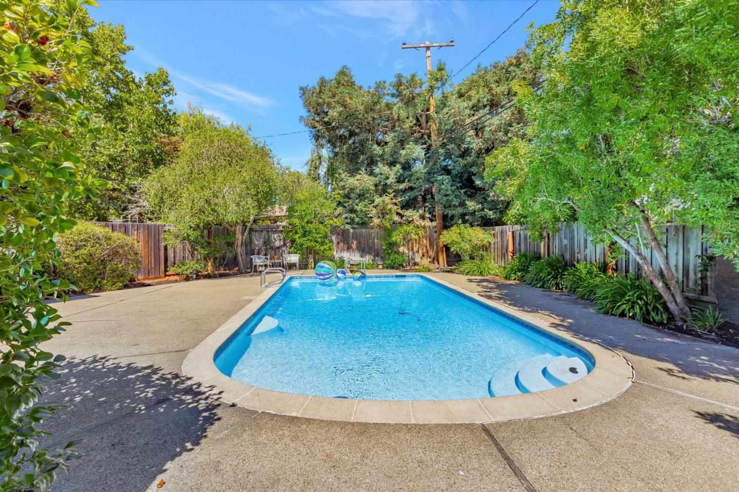 Detail Gallery Image 28 of 35 For 819 La Jennifer Way, Palo Alto,  CA 94306 - 4 Beds | 3 Baths